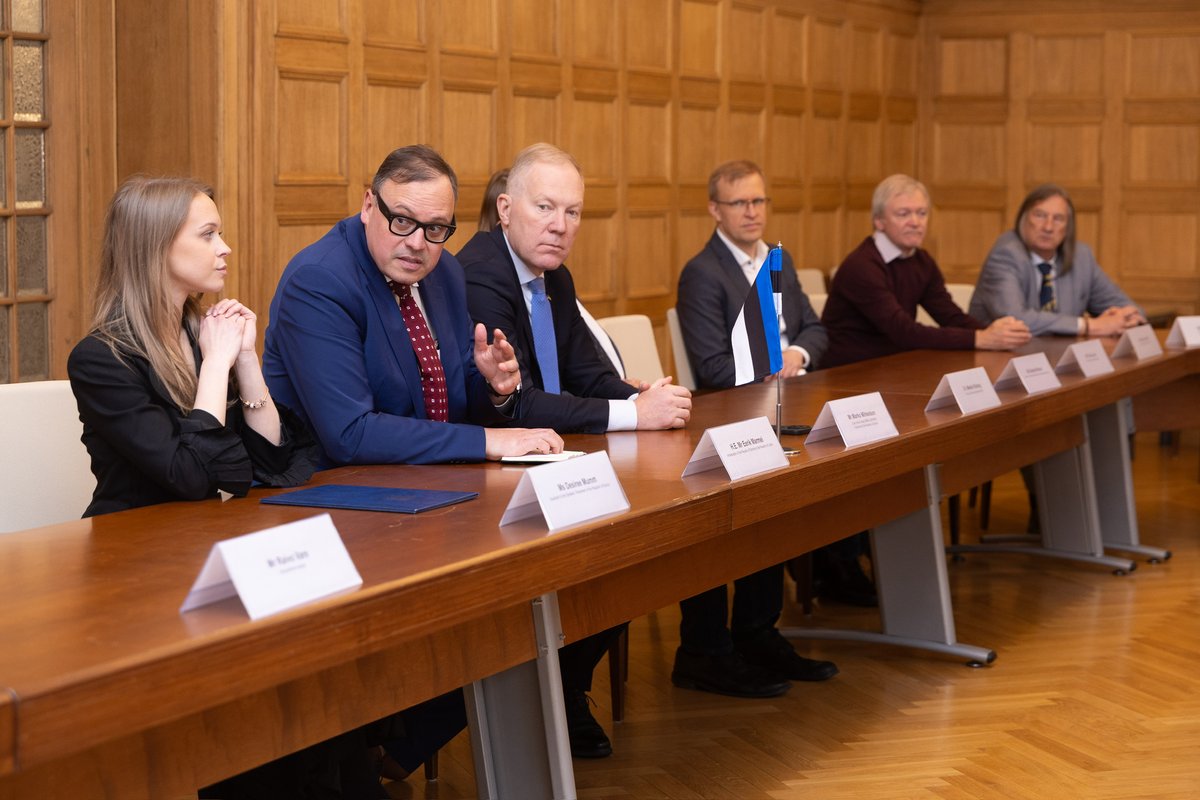 eestivalisnk's tweet photo. 🇱🇻 🇪🇪 Mai keskpaigas käis EVN-i delegatsioon väljasõidul lõunanaabrite juures. 

Külastasime NATO stratkomi oivakeskust, Läti julgeolekuteenistust, Läti välisministeeriumit ning uut Eesti saatkonnahoonet.

Täname Eesti suursaadikut Lätis Eerik Marmeid ning tema tiimi toe eest! https://t.co/nhIsIeb6ar