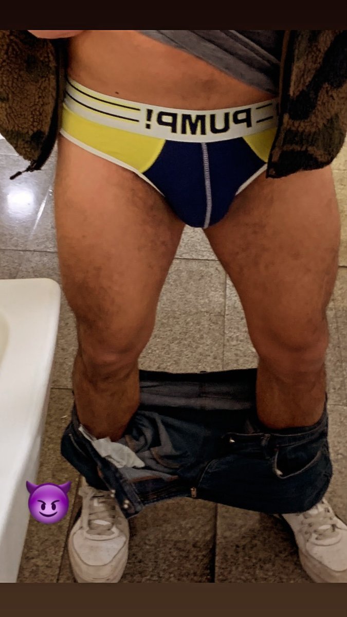 manudan40's tweet photo. Baño público 🔥😈#bañopublico https://t.co/UDb6Ci8zHK