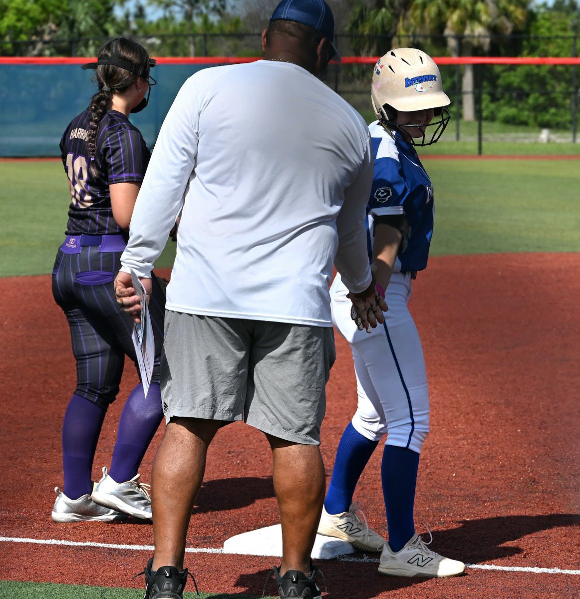 HayleeT2027's tweet photo. My team had a great weekend at the Elite Rock SE Qualifier. As a team, we went 4-1-1. I batted a .444 with two triples as well as an OBP of .583. Looking forward to the rest of the summer! @SFLIntensityKOD @chonky7 @GregLarnerd @k_burkHEART @MaryBethDen https://t.co/dUKiVOOpzg
