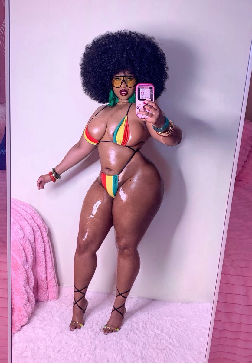 CheatingKitty's tweet photo. This is what humans wear to attract a mate? This better be worth my time. https://t.co/NyzuCSwDGV