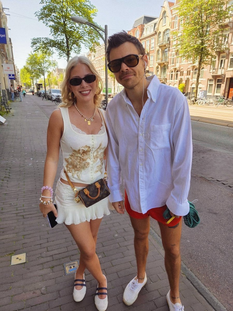 hsdaily's tweet photo. Harry with a fan today - May 26 (via isisderover) https://t.co/7PYKJuxjMa