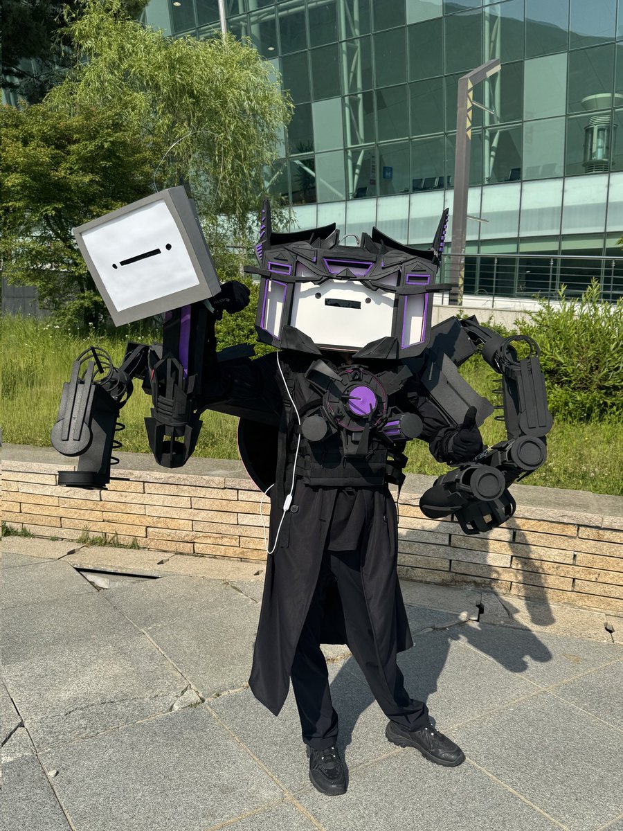Kuron/ 쿠론 tweet media