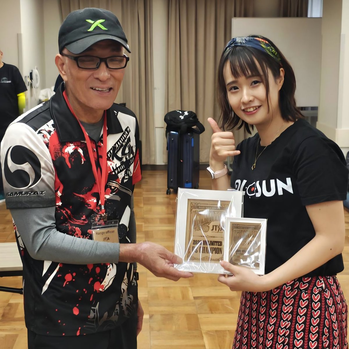matsuno_mao's tweet photo. 2026 UNLIMITED、無事終了いたしました。
今回のリザルトは
PS部門 優勝
PS LG部門 優勝
ladies部門 優勝
の三冠です。
ありがとうございました。

目標に対して納得のいく数字だった部分と、それとはまた別のそうでない部分、それぞれの結果を真摯に受け止めています。

今大会では、競技のルールブックついて精読し、本番では臨機応変に対応する局面があり、大きな学びを得る良い経験となりました。

今までの成長過程では気付かなかったことだと思いますので、この経験を糧に、次のステージに向けて邁進していきます。

運営の皆様、お疲れ様でした。
ありがとうございました。

【使用機材】
ガン：G＆G　SSG-1
ドットサイト：HOLOSUN　507COMP
メンテナンスオイル：Qaraqorumオリジナルグリス＆オイル

【Sponsors】
@HolosunJP
@_qqm_

【Spetial thanks】
@gunshop_wooper
@TunasenpaiAS 

#steelchallenge #shooting