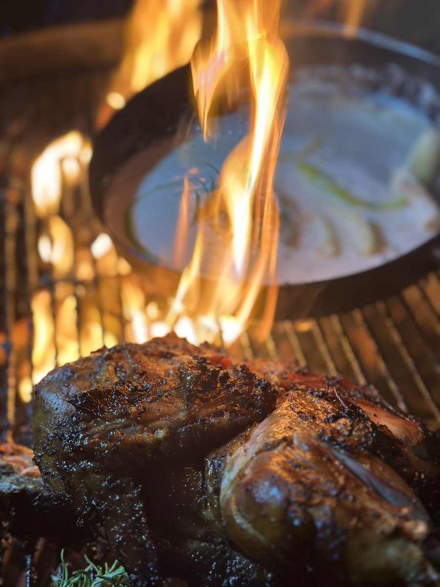 Randy_KLE's tweet photo. Classic Jamaican Jerk chicken w/ A run dung sauce brewing and sizzling, ready to drizzle.
        #FoodTwitter
#JamaicanFood
#CaribbeanCuisine
#Foodie
#Cooking https://t.co/7tAKQZjyH8