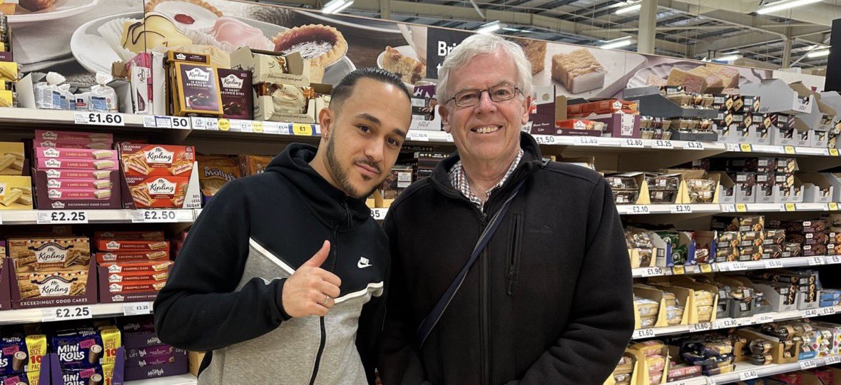 david195355's tweet photo. @thejodiefry Apparently Jodi puts his wonderful success this season with Notts County down to the invaluable cake advice he received from this bloke a year or two ago…. https://t.co/s2tvpJoW2V