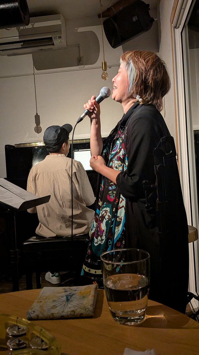 Gannco's tweet photo. 初田悦子presents《Toi et moi. vol.2》
＠ 天王寺 KOGUMA COFFEE(心光寺)
初田悦子(vo) 大楠雄蔵(pf)
悦っちゃん企画、第2弾、前回と同じく雄蔵さんを相方に。洋楽多めのチャレンジ曲にシャンソンまで幅広く、楽しかった。如何せんちょっと遠いのでゆっくり出来ず帰途に。
次は相方が代わって9月に！ https://t.co/XK13YYy7rK