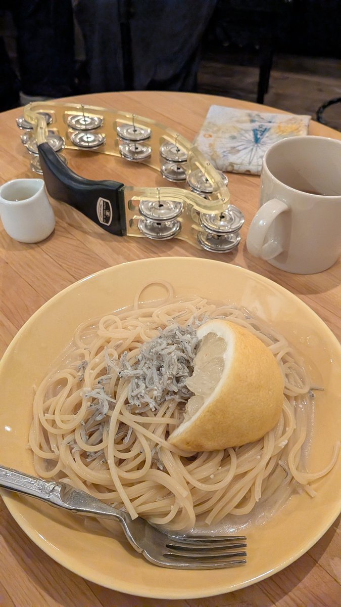 Gannco's tweet photo. 初田悦子presents《Toi et moi. vol.2》
＠ 天王寺 KOGUMA COFFEE(心光寺)
初田悦子(vo) 大楠雄蔵(pf)
悦っちゃん企画、第2弾、前回と同じく雄蔵さんを相方に。洋楽多めのチャレンジ曲にシャンソンまで幅広く、楽しかった。如何せんちょっと遠いのでゆっくり出来ず帰途に。
次は相方が代わって9月に！ https://t.co/XK13YYy7rK