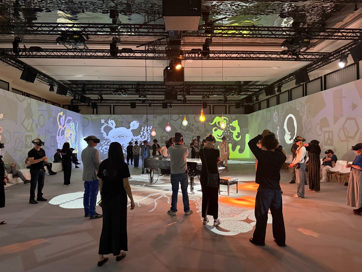 HTC VIVE tweet media