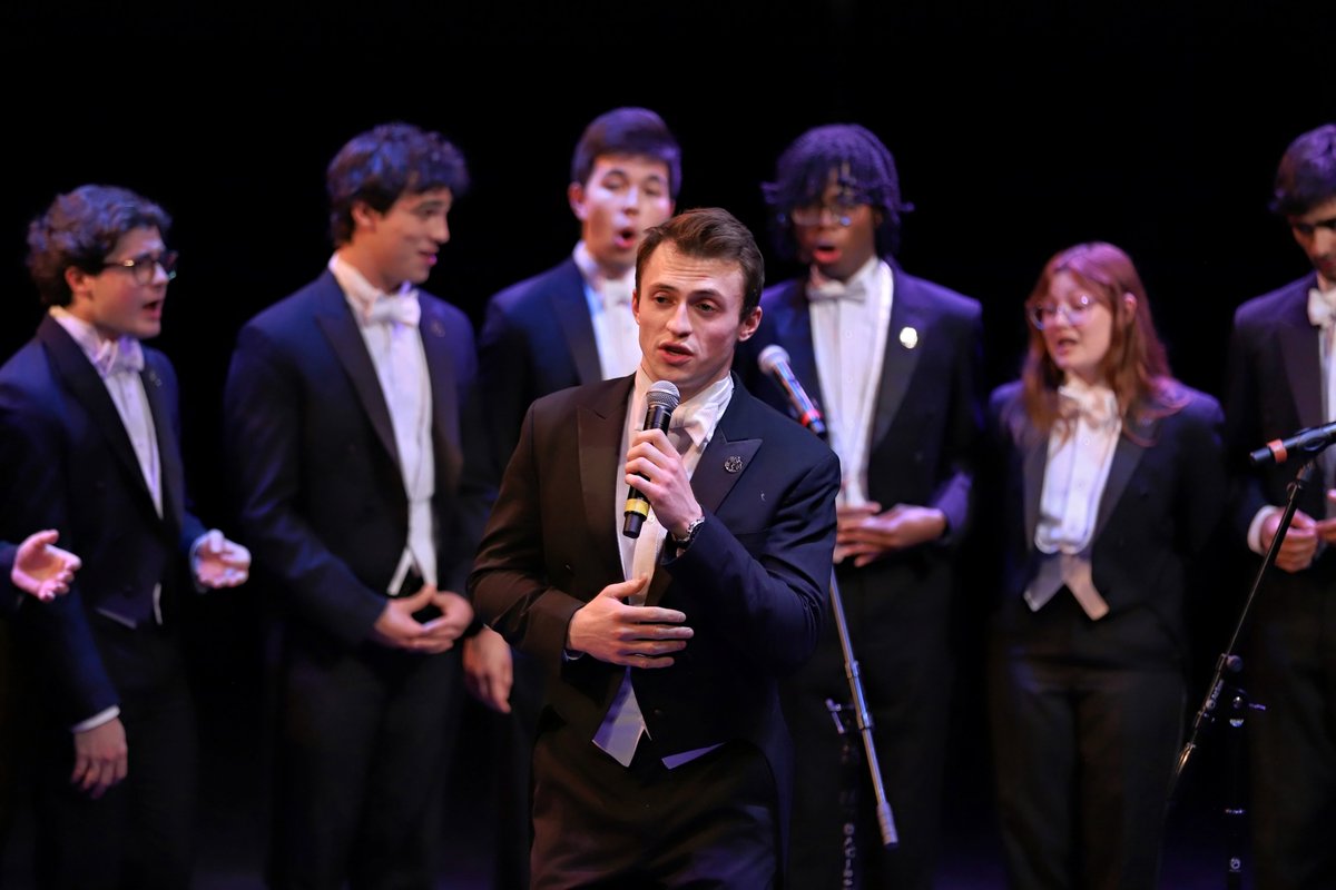 usmsocial's tweet photo. A-ca-mazing! 🎶🐾 We were thrilled to welcome Marko Gajic '23 and Lyle Mondano '24 back to USM, alongside the Yale Alley Cats, for an evening of world-class a cappella music. https://t.co/XgQKD6375Q