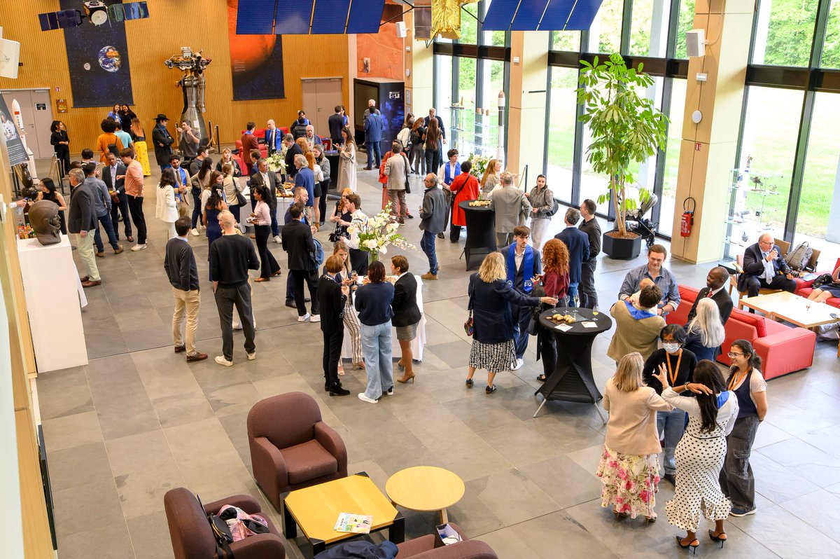 ISUnet's tweet photo. On May 15, the Cosmos Auditorium came alive to celebrate our MSS &amp; MSc Class of 2025! 🎓

Diplomas, pins, inspiring words from ISU’s Chancellor Eytan Stibbe and @inspiration4x Astronaut @DrSianProctor, and a reception to remember.

Congratulations, MSS25 and MSc25! 👏 https://t.co/Q1kG3KxmBN