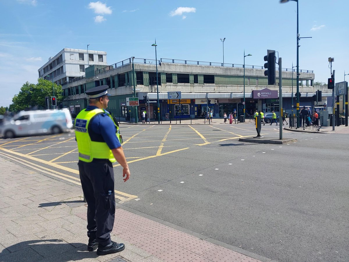 NorthfieldWMP's tweet photo. Hot and sunny patrols were conducted by PCSO's Bailey &amp; Williams today, engagement with @northfieldshopping security and businesses in the town to deter any antisocial behaviour. #engagement https://t.co/a4bq5JgMkv