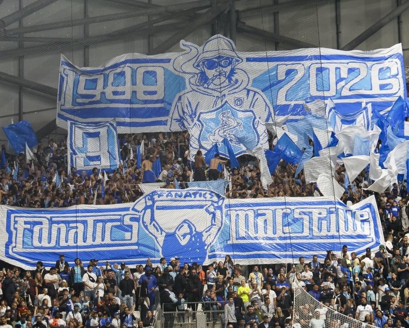 ultras_clips's tweet photo. 🇫🇷🥺 We learned with immense sadness of the sudden passing of William Revoux, member of the Fanatics Marseille and former Yankee Nord supporter, who died on Sunday afternoon at the age of 35.

William suffered a medical emergency while taking part in a Fanatics football tournament at the Francis Di Giovanni stadium, beneath Notre-Dame de la Garde. Despite the valiant efforts of emergency services to resuscitate him, he could not be saved.

A familiar face at the Vélodrome and on OM away trips, William leaves behind a deeply saddened Marseille supporters’ community. Tributes have poured in since the heartbreaking news broke.

Rest in peace, William. 🕊️
