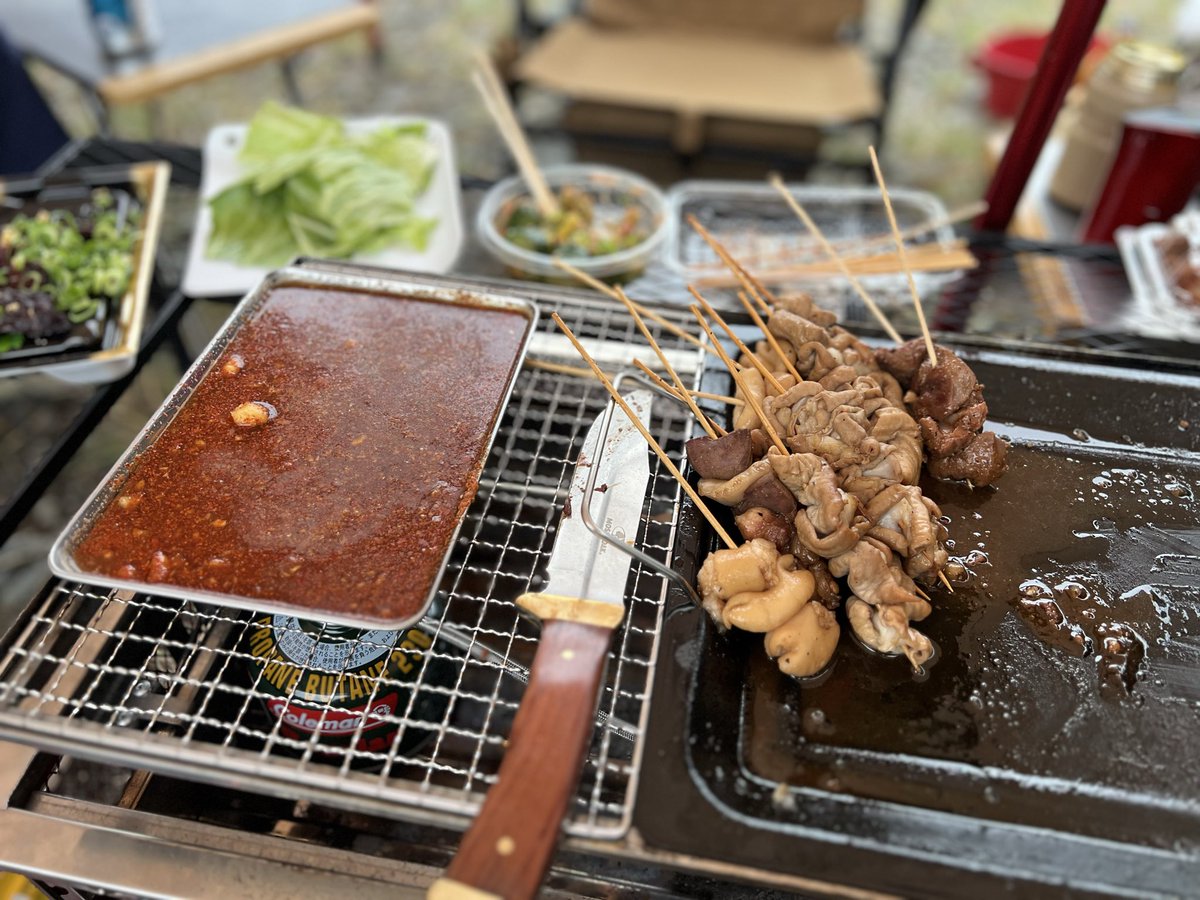 s_kanten's tweet photo. 思い出の味を再現楽しむキャンプ！
このニンニクの効いたタレに付けて食べるホルモン！
思い出と沢山の仲間の顔を思い出す！
3150〜
裏メニューも、もちろん焼きました♪ https://t.co/YxixuZ2Nh4