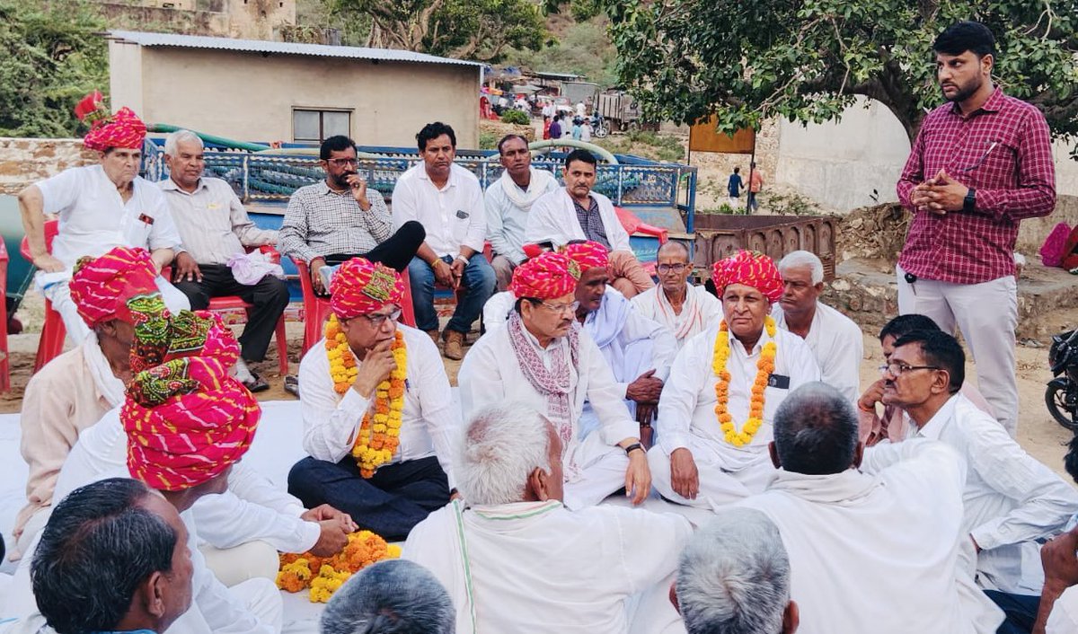 BirSharmaJaipur's tweet photo. टहला, अलवर नारायणी माता धाम में बन रही यह धर्मशाला हमारे समाज की एकता और सेवा का प्रतीक है कार्यक्रम में समाज के प्रबुद्ध जनों के साथ समाज हित और संगठन की मजबूती को लेकर भी सकारात्मक चर्चा हुई सभी समाज बंधुओं को इस प्रथम धार्मिक आयोजन की हार्दिक बधाई एवं शुभकामनाएं। https://t.co/dCr2MW7sNl