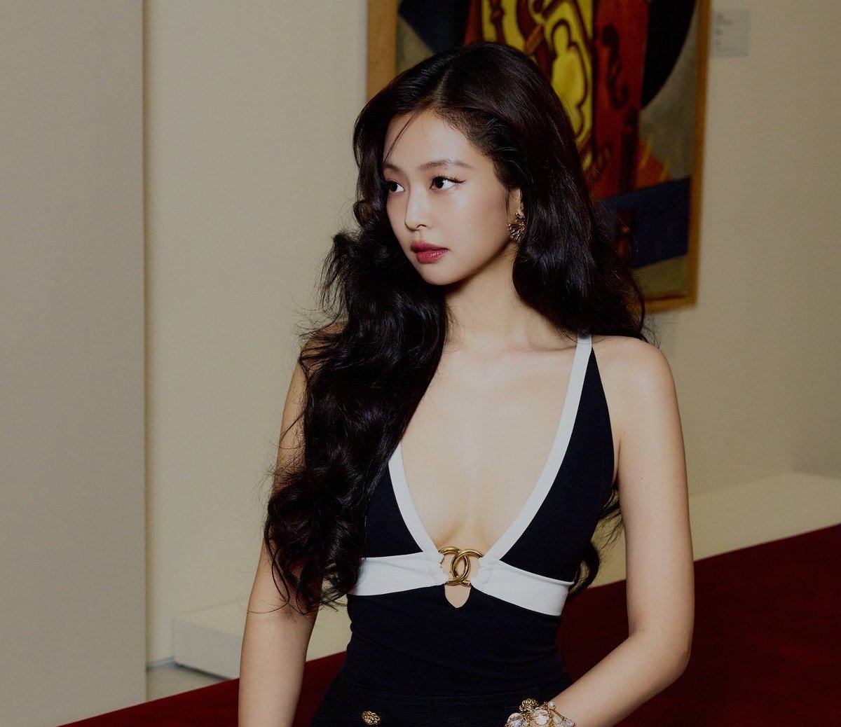 jenniethinker's tweet photo. straight out of a movie

JENNIE CHANEL IN SEOUL
#CHANELMetiersDArt
#JENNIE #CHANEL https://t.co/t3NGYoUji3