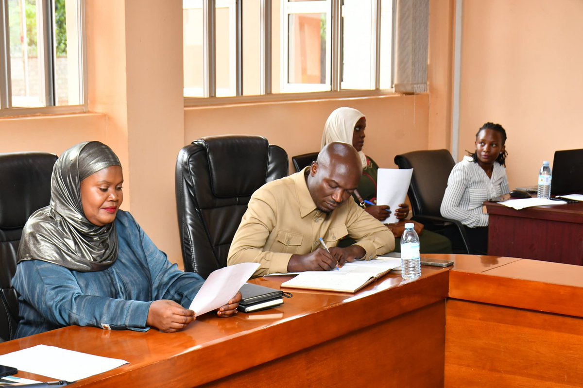 CSCUganda's tweet photo. The #CSCUganda maintains a long-standing partnership with the @BusogaConsorti1 highlighted by, among others, the  launch of the Busoga Development Agenda by His Majesty William Wilberforce Kadhumbula Gabula Nadiope IV, the Kyabazinga of Busoga, at the @CSCUganda  in 2020. https://t.co/9l3w3TAVck