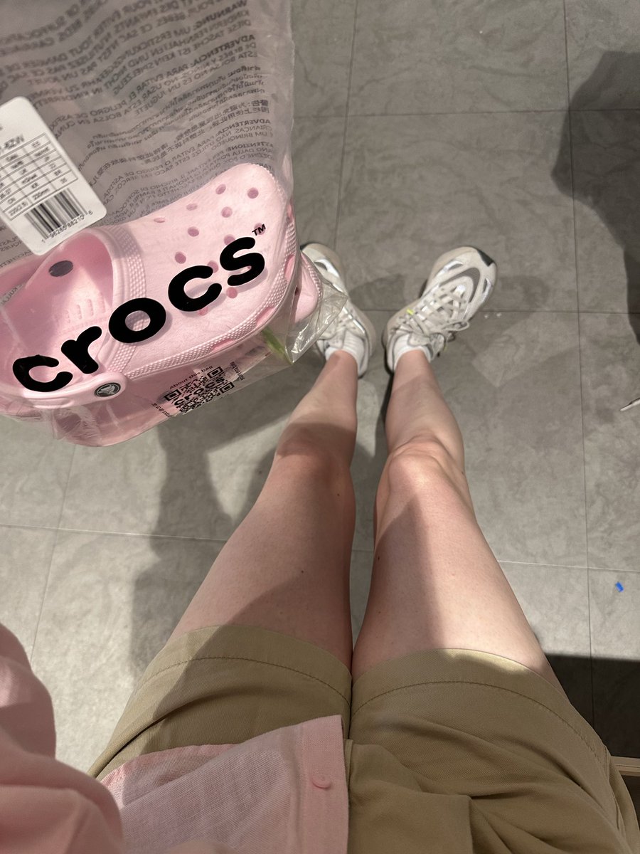 olexalysenko's tweet photo. DAY 1 of Uneed Residency.
Crocs were successfully purchased because both the weather and the residency itself are HOT and honestly only Crocs can help survive this level of heat haha
#uneedresidency #uneed #predictionjar @T_Zahil @UneedLists https://t.co/KveDOSjyQP