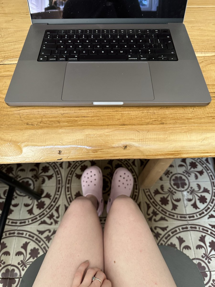 olexalysenko's tweet photo. DAY 1 of Uneed Residency.
Crocs were successfully purchased because both the weather and the residency itself are HOT and honestly only Crocs can help survive this level of heat haha
#uneedresidency #uneed #predictionjar @T_Zahil @UneedLists https://t.co/KveDOSjyQP
