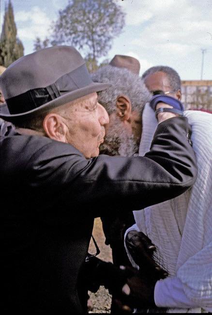 25YearsAgoLive's tweet photo. Amedeo Guillet, an Italian WWII army officer now aged 92 years old, visits Eritrea, where he fought during the war, and is greeted by thousands of supporters, including a detachment of aged Eritrean horsemen who served under him in 1940 who still speak Italian and retain their uniforms from the war.