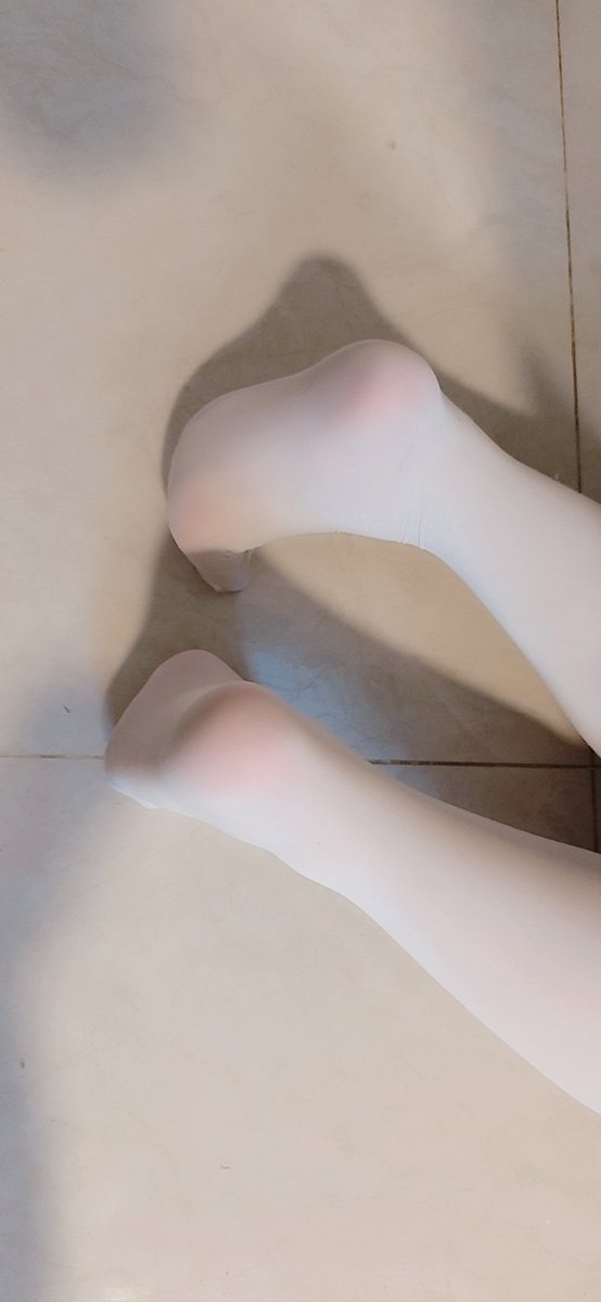 Xiolecat's tweet photo. 夏天就该吃白色牛奶雪糕 https://t.co/oVWHvYAaut