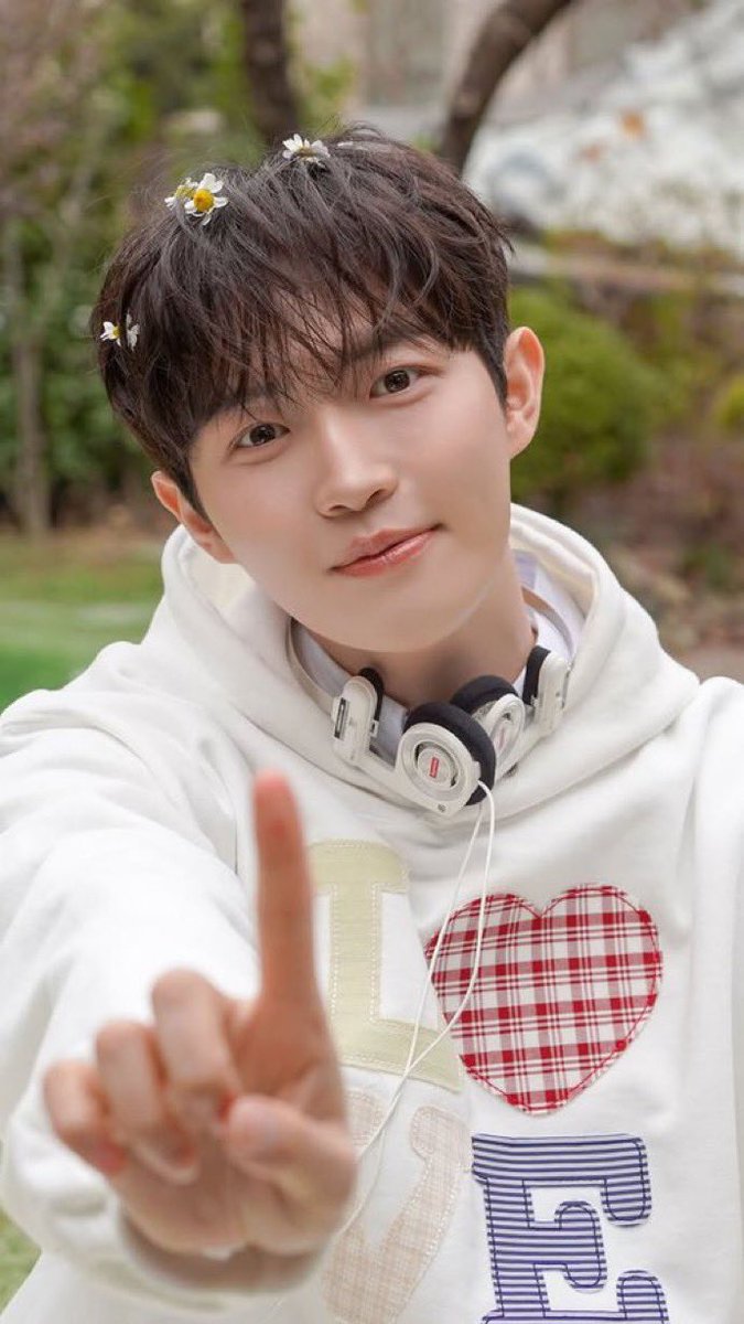 i_cirro's tweet photo. 실트문구가바뀌었어여
#봄바람처럼_설레는_재환데이
실트야올라가라올라가라
#김재환 #KIMJAEHWAN
재환아생일축하해 https://t.co/rejSVVicnC