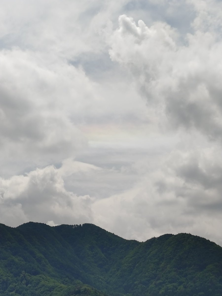 naotake_o's tweet photo. 今日はカミさんと一緒に富士五湖巡り。河口湖では全裸の外人が水浴びしてた。西湖では偶然ユーチューバーの伊豆ひげライダーさんに会った。本栖湖の帰りに偶然すれ違って挨拶したけど、向こうは、誰っ？って顔してた。しかし、この方のナレーションはとても癒やされる。
#富士五湖
#伊豆ひげライダー https://t.co/EGw0l4rYbk
