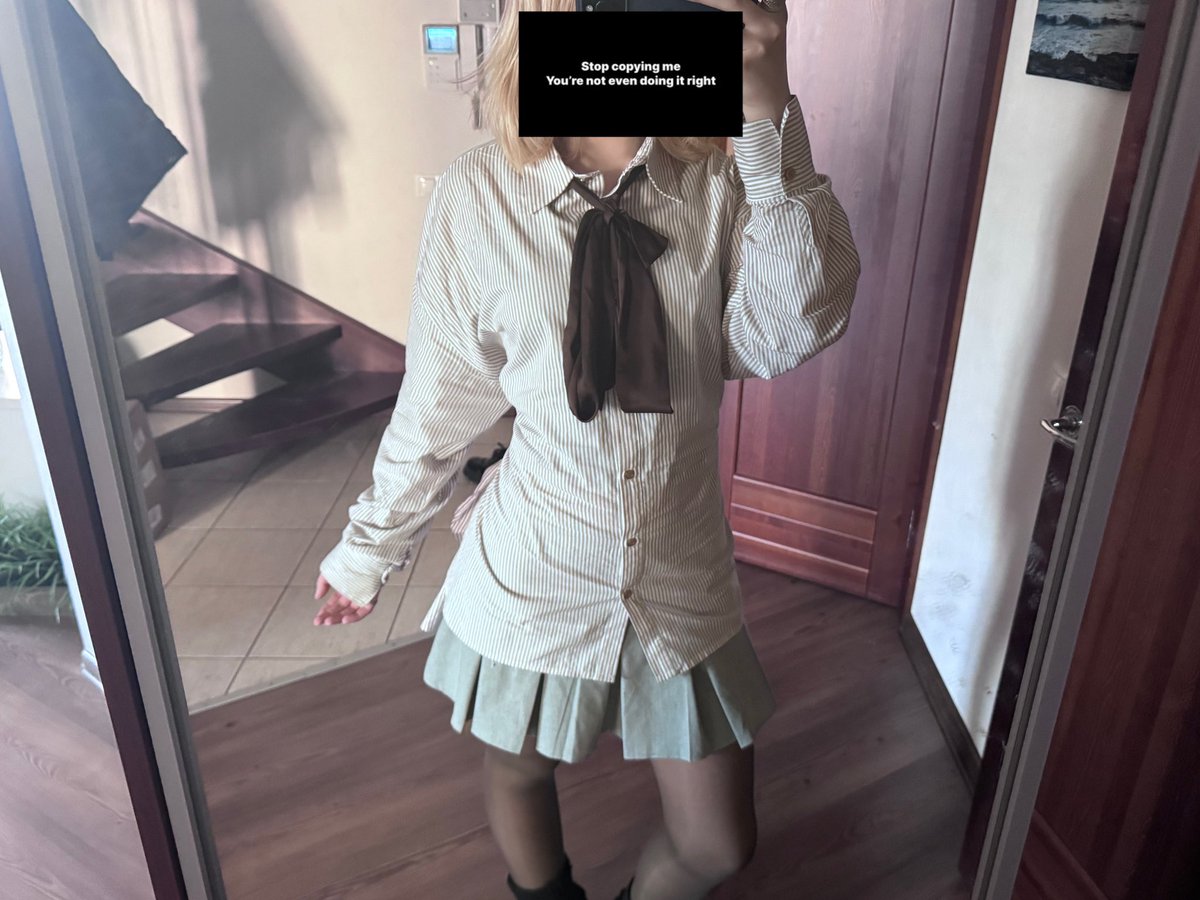 scaryyywp's tweet photo. я выпустилась 🤍🤍🤍🤍 https://t.co/G6qVHcUh7p