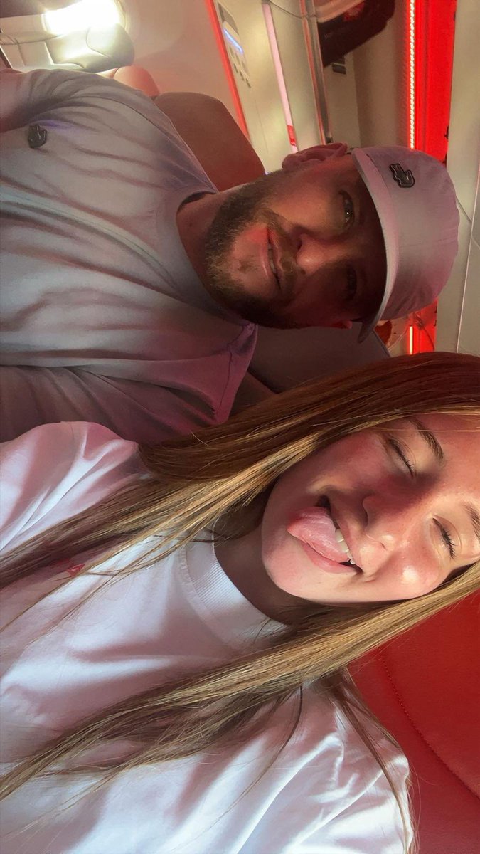 dannyscott34's tweet photo. Plane selfie with the daughter ❤️ ✈️ https://t.co/hbwfK9lvsF