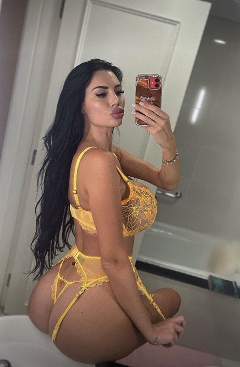 sophiee_dee3's tweet photo. Rt &amp; give my German babe @ Yvonne2021 a follow if you think we should collab 🥰😍 https://t.co/drUSq53TR5