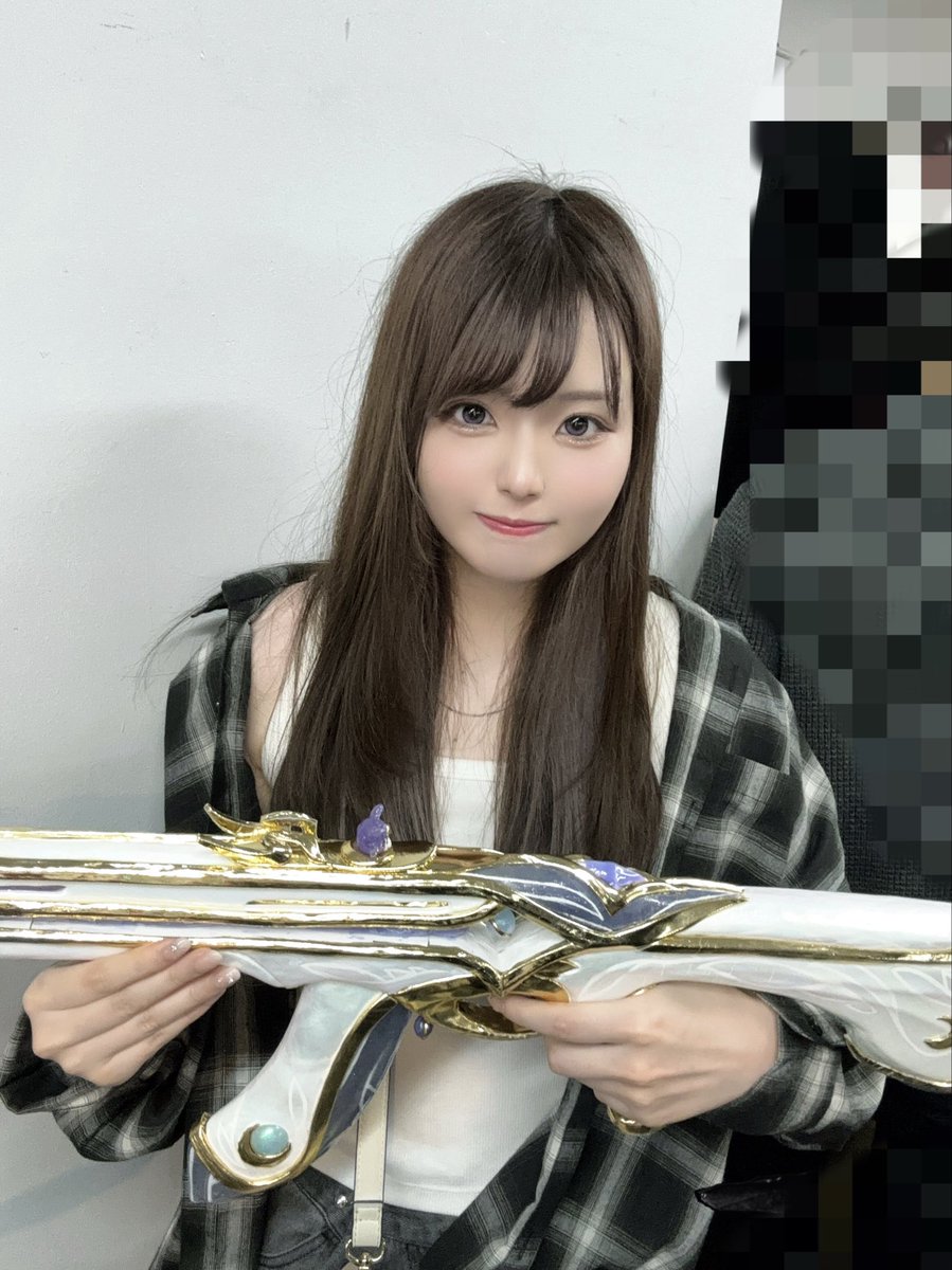 KD_yano's tweet photo. そういえば先日ValorantとLOLの同人イベントに参加してきました🔫

エヴォリ・ドリームウィングスヴァンダルを持たせてもらえてハッピー🫶

めちゃめちゃリアルでした✨ https://t.co/thW1fXO1vP