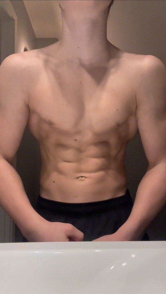 MALE BODY HUB tweet media