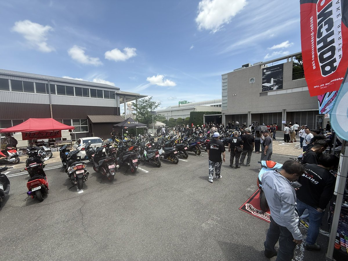 wezcraft's tweet photo. 5/24 ALL☆STAR KTC スクーターミーティングに参加させて頂きました✨️

We’z Craftブースへ来ていただいた皆様ありがとうございました🙇‍♂️
他ショップ様・運営様もお疲れ様でした！
⁡
#ALLSTAR
#KTCスクーターミーティング
#スクーター
#シグナスX
#WezCraft https://t.co/MVTx9P1Hje