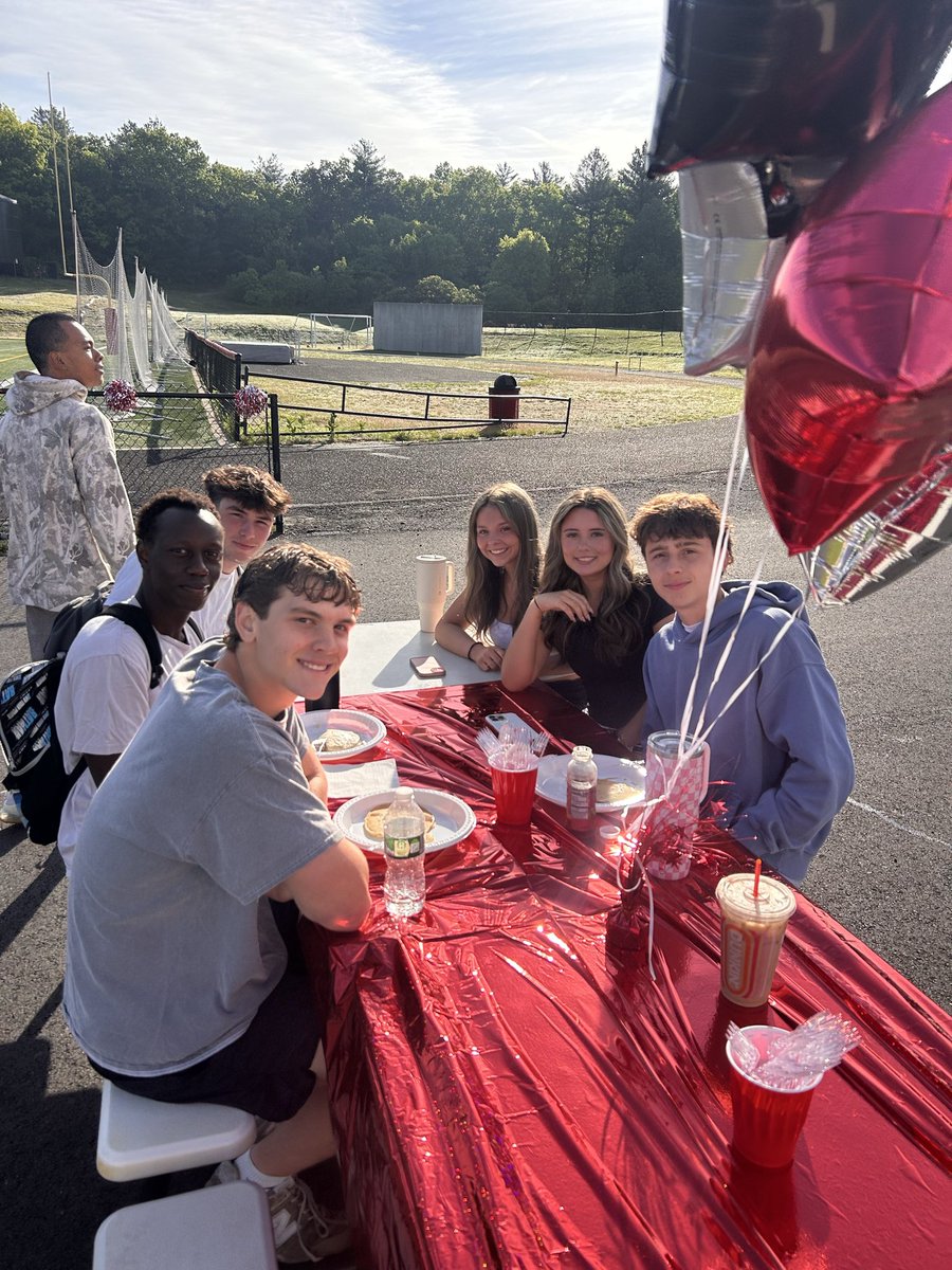 tyngtigersports's tweet photo. Senior Athletes Pancake Breakfast Sponsored by Tiger Pride Athletics 🥞
#tpsprepares
#tigerpride https://t.co/EcT9xjE1mR