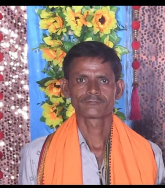 Chandra16286242's tweet photo. मेरे गांव से यह व्यक्ति दो दिन से लापता है जिसका अभी तक कोई पता नहीं चल पाया 
तेजमल लोधा पुत्र मदन लाल लोधा 
गांव, कोटड़ा भगवान 
Mo,9660135073

थाना, सरथल 
@BaranPolice https://t.co/meyUzdNz9V