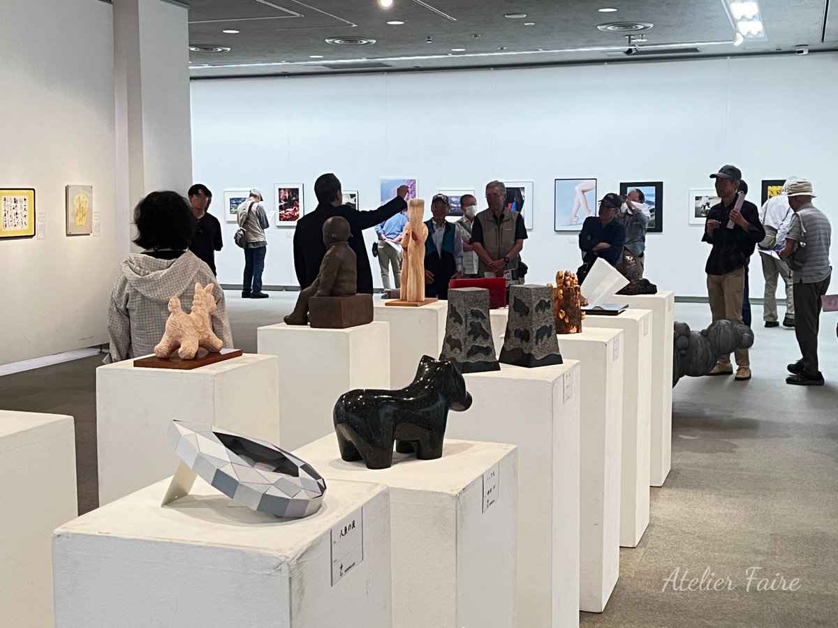 AtelierFaire's tweet photo. 第57回協会展は無事終了しました
奈良新聞と奈良テレビの取材があり、嬉しかったのでご報告を！
私の作品は写っていないのですが🤣
ユーチューブの奈良テレビNEWS
「奈良市美術館　奈良県美術人協会展」で視聴できます
今回は多くの方に興味を持っていただけたようでよかったです

#アトリエフェール https://t.co/TKlbEGVMfX