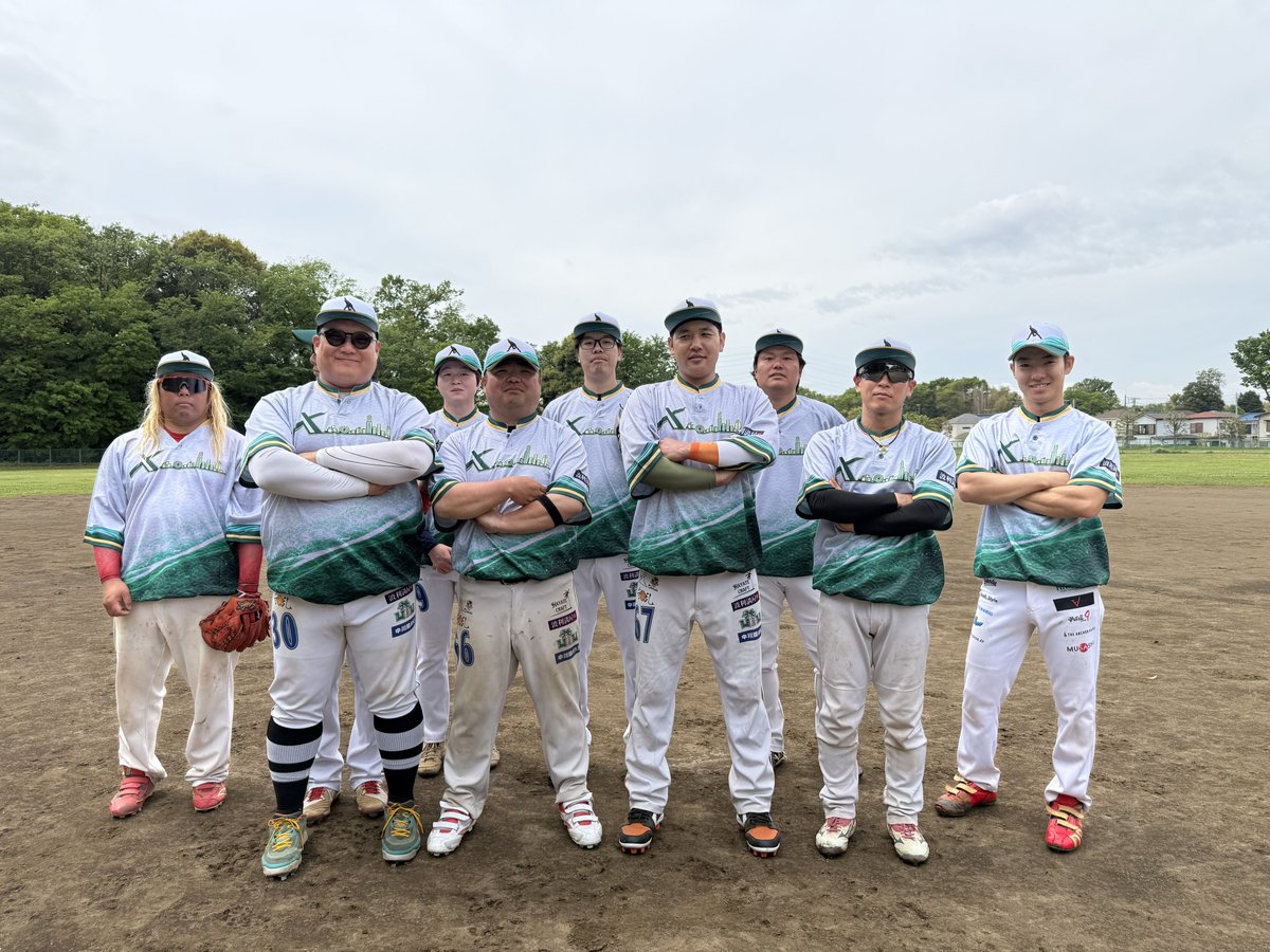 KantoRegion89w's tweet photo. 2026年サードユニフォーム

【キャップ】
中川颯選手のシルエットをアイコンとして配置
【シャツ】
胸にはYOKOHAMAの街並みをイメージしたマークにX連合をfeat.
全体カラーはグレーの青海柄、下部には湘南の波模様をイメージ。
【背番号】
番号の上に中川颯選手のサインを大胆に配置 https://t.co/Ldez9mjapz