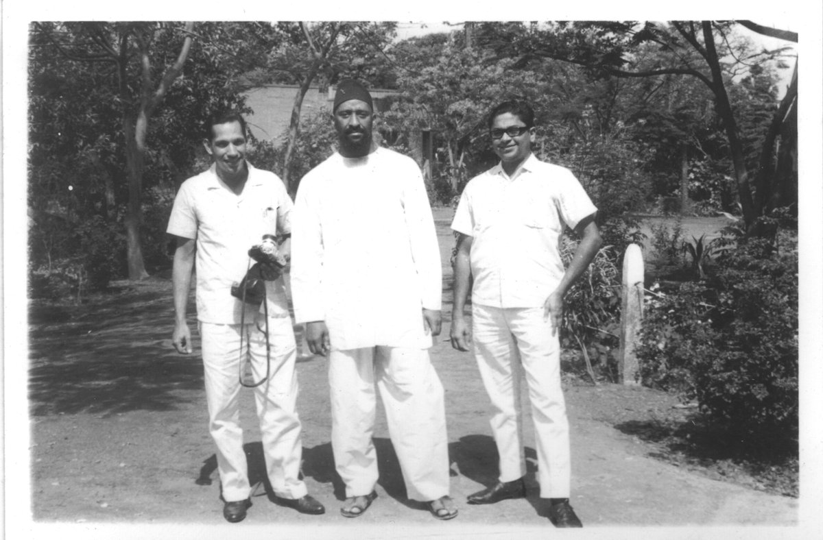 CharlesLloydSax's tweet photo. Our great Patriarch has left us for higher realms. Maestro Sonny Rollins was a relentless seeker of sound, and a deep spiritual seeker.  His contribution to this music is major and continues to inspire.  A life well lived Maestro.  Hari Om Tat Sat. Om Shanti Shanti Shantihi https://t.co/zUmuHARY6M
