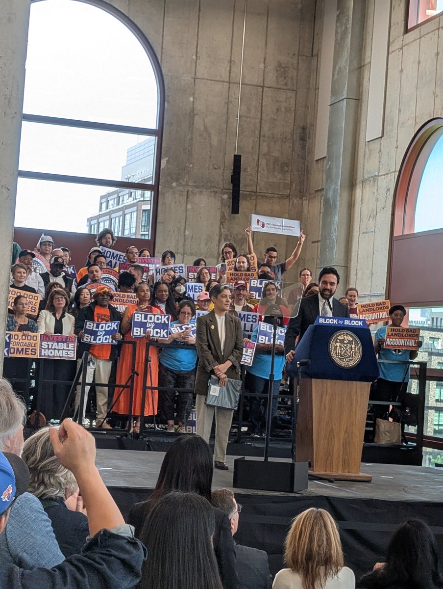 KimHPDComms's tweet photo. At today's Housing Plan announcement, the @NYCMayor walks out to Livin' la Vida Loca, which he tells us was the #1 song the last time the Knicks were in the finals. @NYCHousing https://t.co/xa85qXDGhx