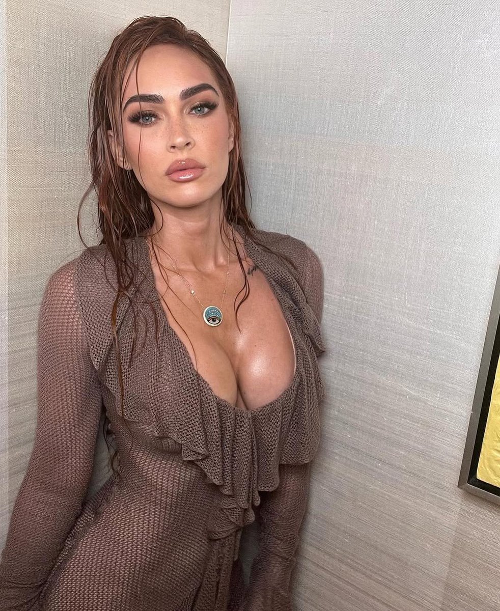 PopCelebz's tweet photo. Megan Fox have some mercy 🥵 https://t.co/YVQ19J4M8M