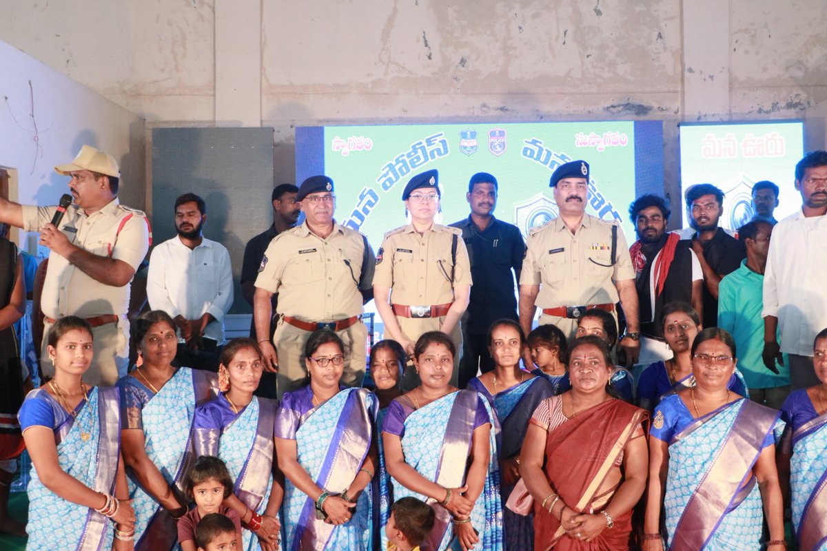 siddipetcp's tweet photo. As part of Mana Police–Mana Ooru, Siddipet CP Rashmi Perumal, IPS visited Ahmadipur village
🔹 Inaugurated 25 CCTVs &amp; a 14-mic audio system
🔹 Free medical camp &amp; walking sticks for seniors
🔹 Police vs. Youth volleyball match 
🔹 Road safety &amp; anti-drug awareness via Oggu Katha. https://t.co/4De05SUWY9