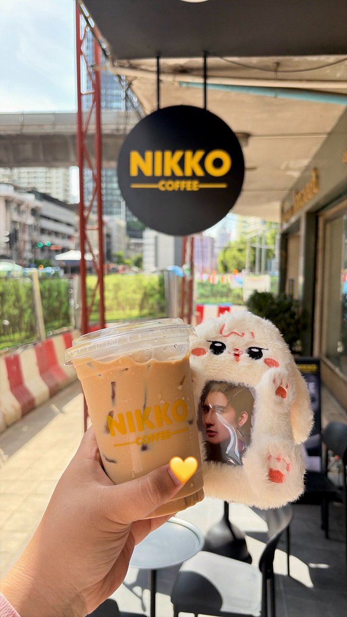 mixjiws's tweet photo. went to nikko coffee today. tried esyen &amp; matcha latte - both for 145baht!

thank you p’earth for making the drinks affordable &amp; tasty. may success and happiness accompany you every step of the way.

@Earth_Pirapat | #EarthPirapat https://t.co/ueh1WRvYjv