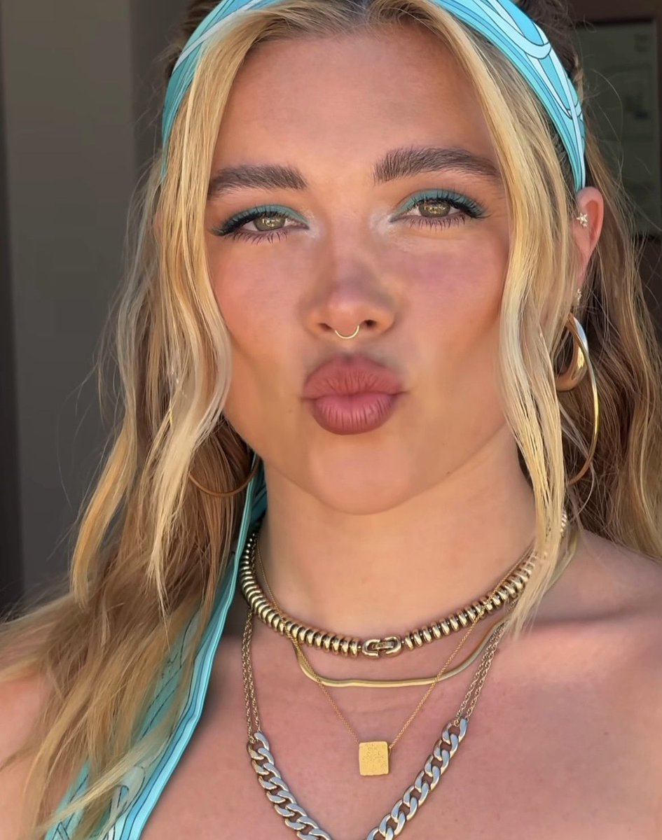 Best of Florence Pugh tweet media