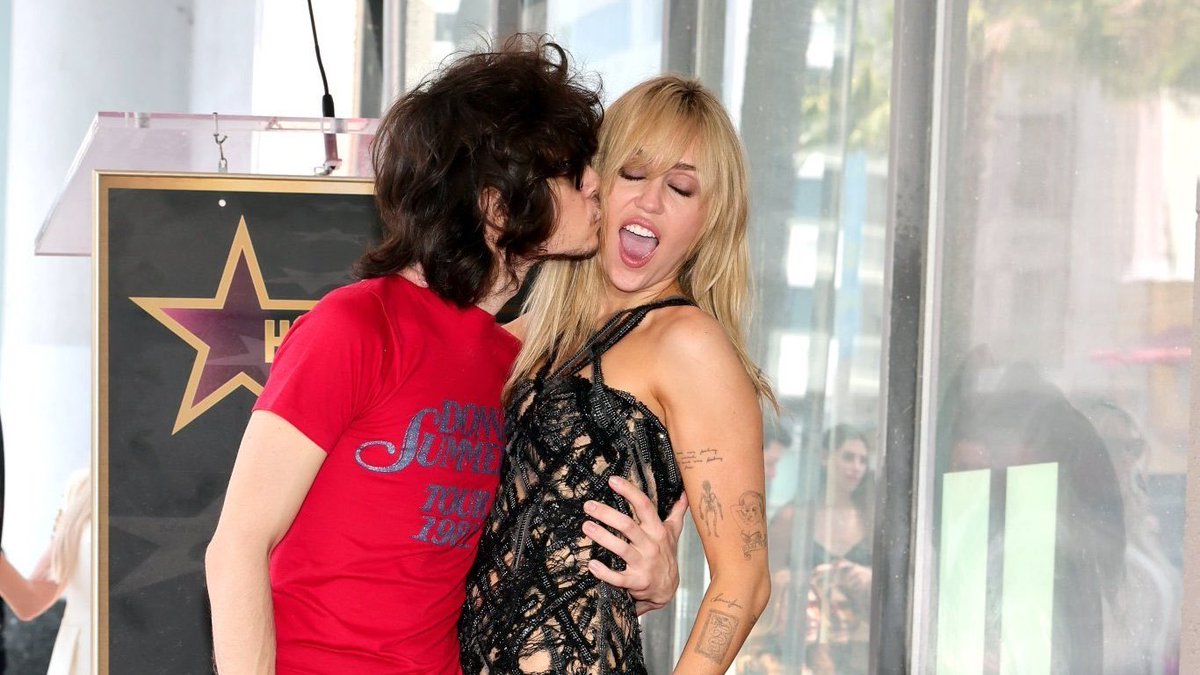 malexmiley's tweet photo. Miley Cyrus and Maxx Morando being completely obsessed with each other. That’s the tweet. https://t.co/e4widsA3i2