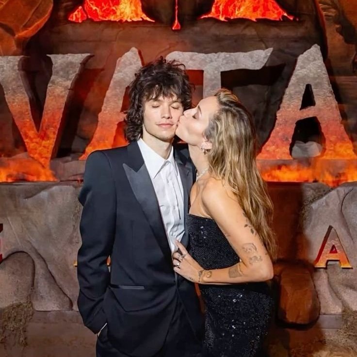 malexmiley's tweet photo. Miley Cyrus and Maxx Morando being completely obsessed with each other. That’s the tweet. https://t.co/e4widsA3i2