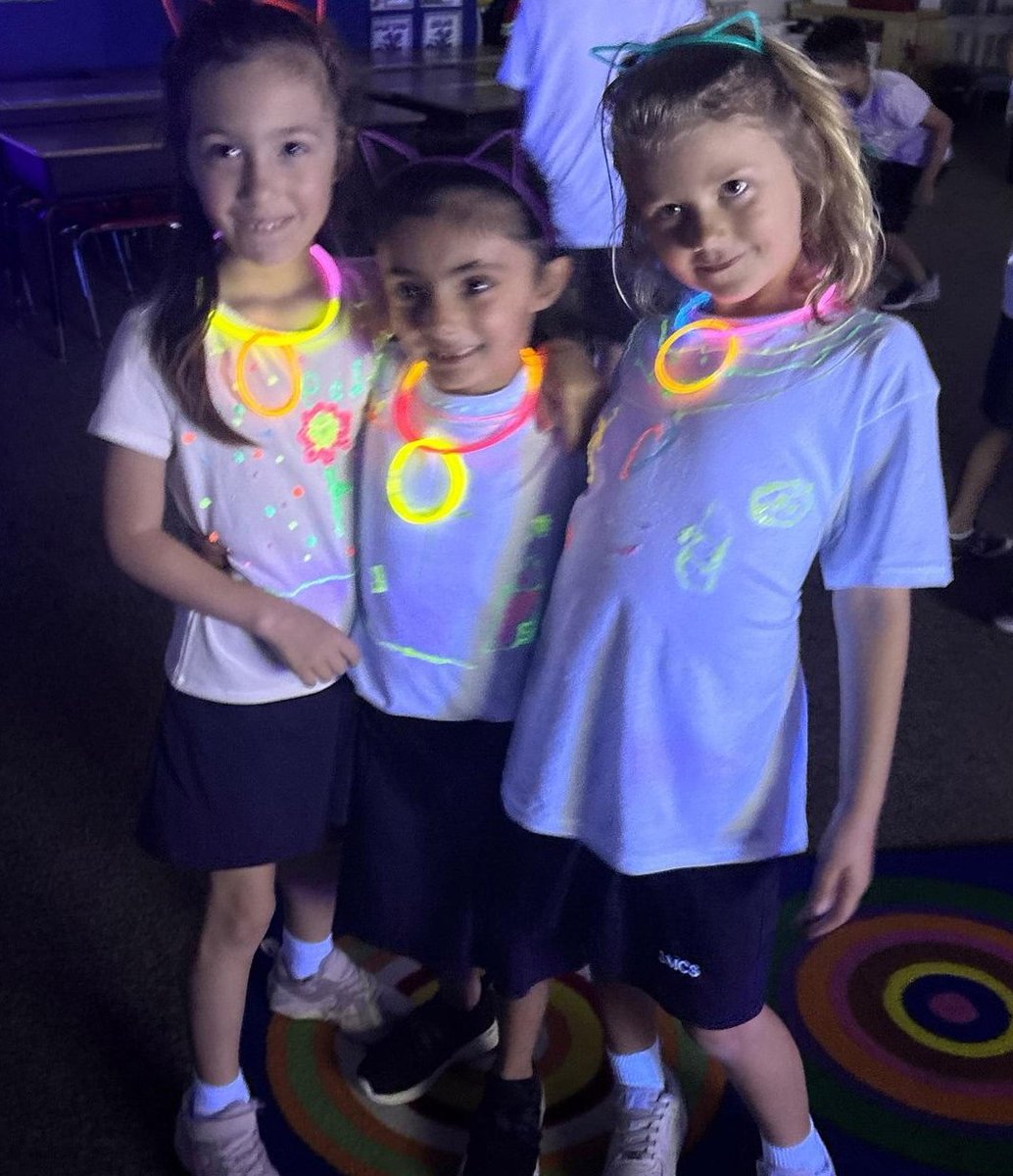 StMarthaCS's tweet photo. Celebrating the end of Kindergarten with a super fun Glow Party! https://t.co/wWGce5Jcjb