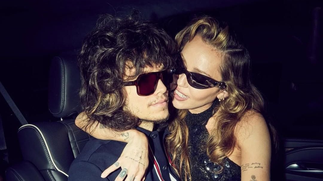 malexmiley's tweet photo. Miley Cyrus and Maxx Morando being completely obsessed with each other. That’s the tweet. https://t.co/e4widsA3i2