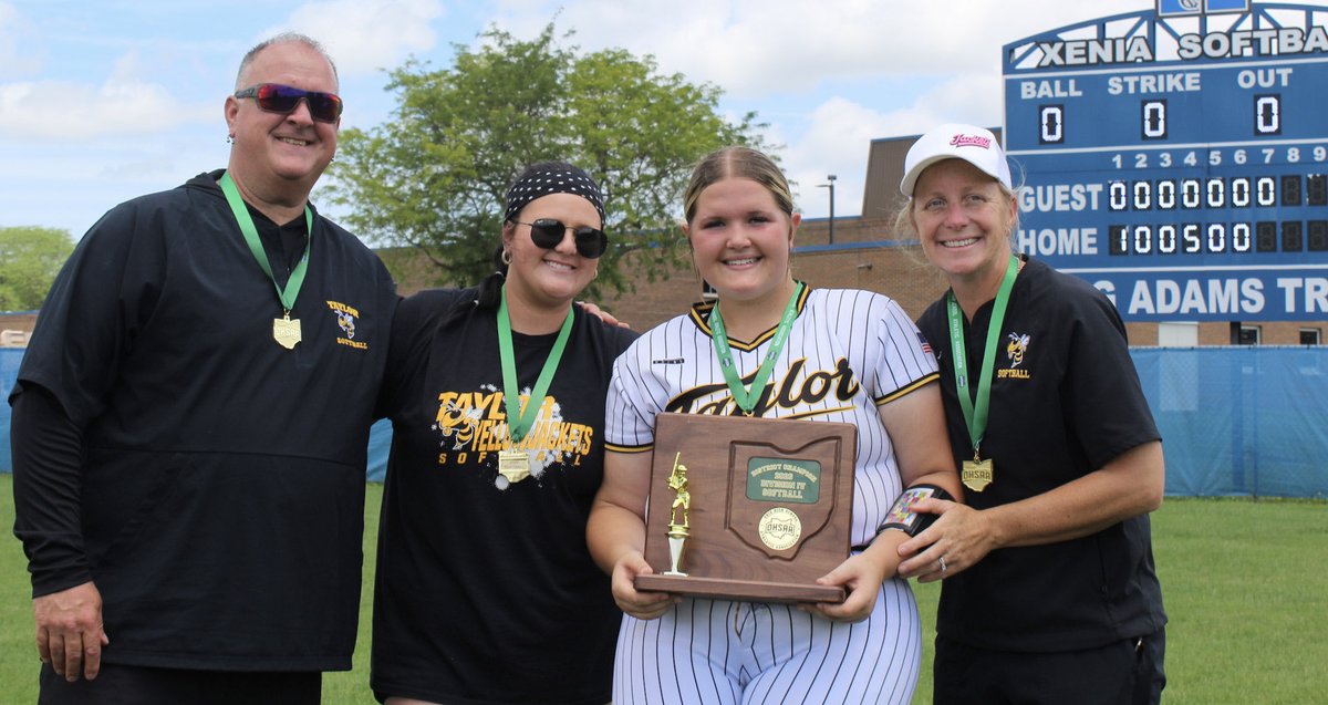 EllieS_2027's tweet photo. District Champs! Pitched a full game shutout with my catcher @apross6. Had 14ks, 4 hits, 3BBs. Went 2-3 at the plate with a double. On to Regional Semi’s. @TaylorYJAD @THSSoftball2023 @Ohiohawks09King @CoastRecruits @LegacyLegendsS1 @ImpactRetweets @IHartFastpitch @Get2CollegAth https://t.co/6d78igQeQQ