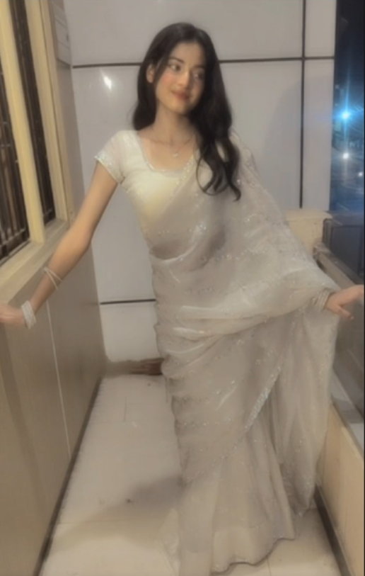 Smriticrush's tweet photo. how would u like to fuck this slut.
DM to have chat https://t.co/wZIRZy2552