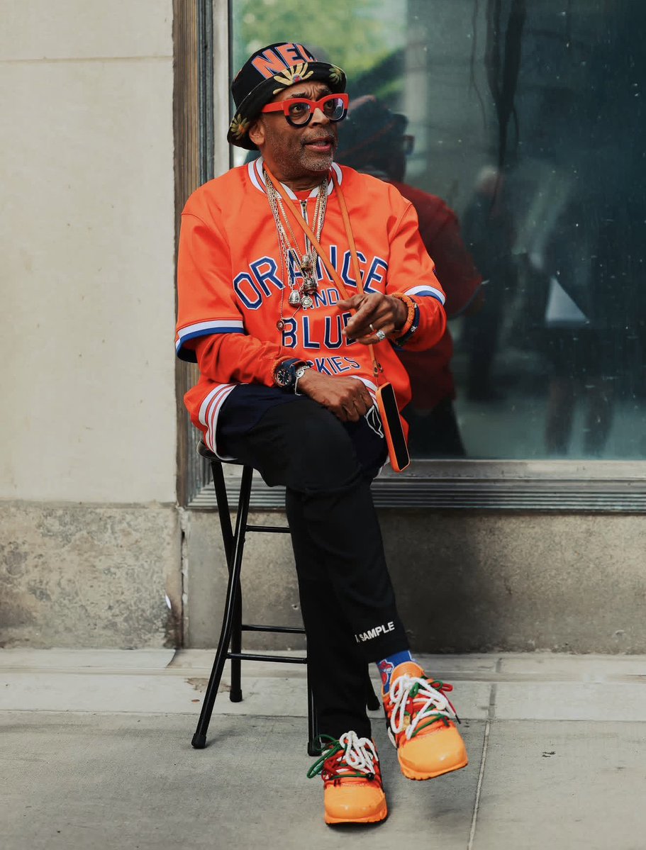 FleeksDaily's tweet photo. Spike Lee wearing the Homecoming x Nike Air Max Plus 🍊 https://t.co/zHbW8Tnxa7