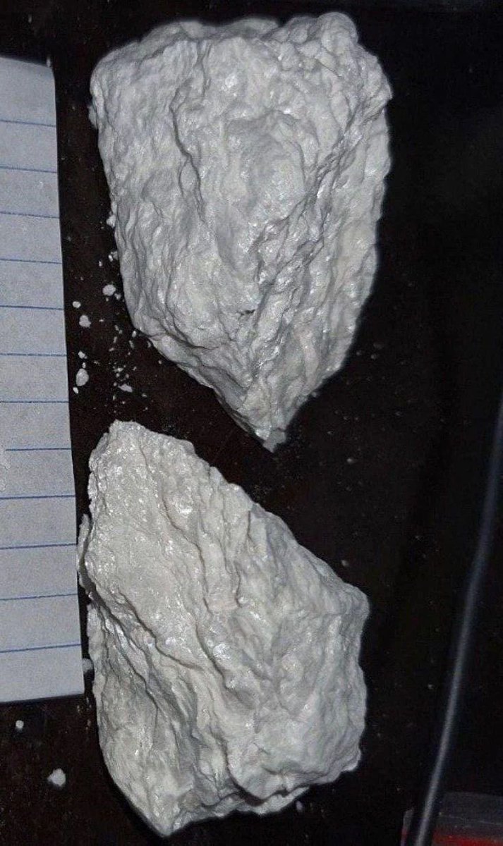 Lucidvortexh's tweet photo. What tools y’all use to break these ? #drugtwt #drugstwt #coke #shedtwt https://t.co/6NyE2LE313